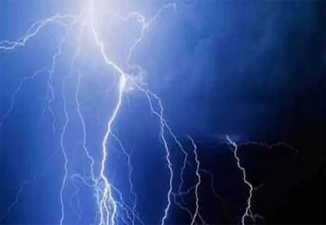বজ্রপাতে সারাদেশে ৮ জন নিহত