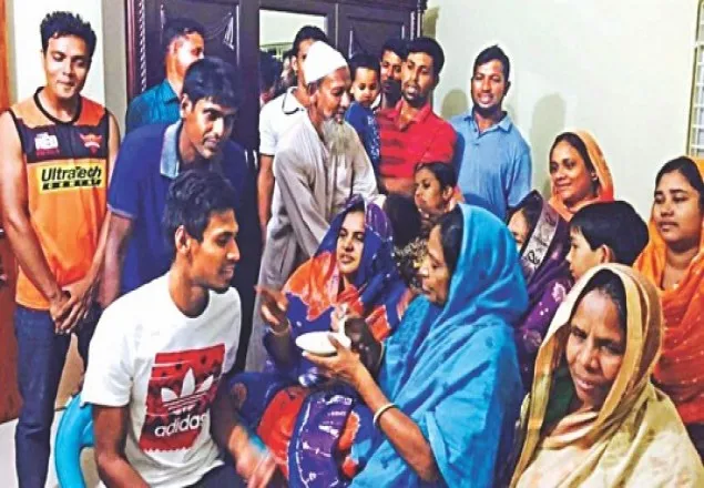 গ্রামীণ উৎসবে মুস্তাফিজ
