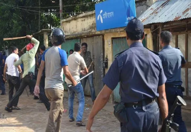পটিয়ায় ত্রিমুখী সংঘর্ষে আহত ২০