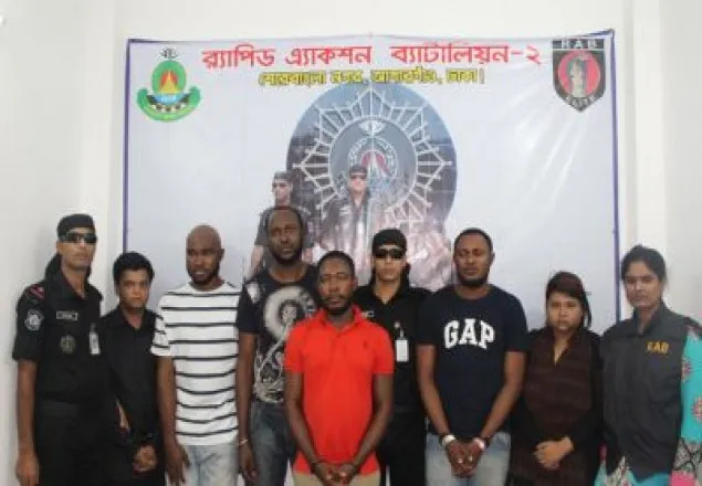 প্রতারণার অভিযোগে ৪ নাইজেরিয়সহ গ্রেপ্তার ৬