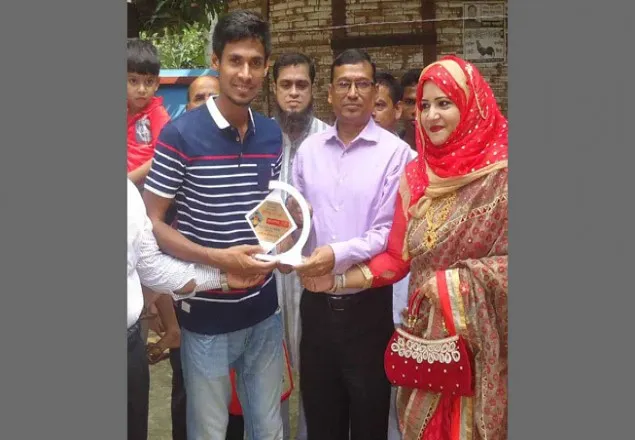 'দ্যা ফিজ' মধুর অত্যাচারে