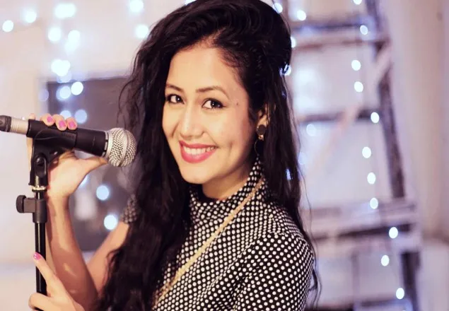 ভক্তকে হীরার আংটি খুলে দিলেন নেহা!
