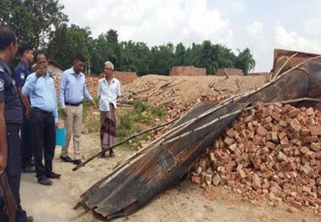 কুষ্টিয়ায় অবৈধ ইটভাটায় ভ্রাম্যমাণ আদালতের অভিযান ও জরিমানা