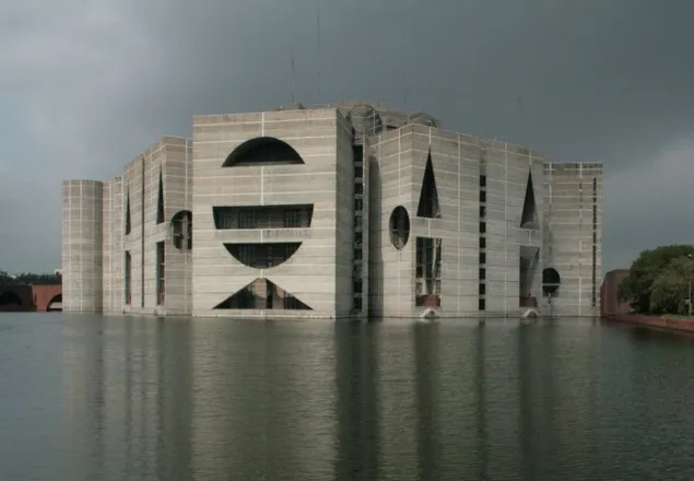 প্রধানমন্ত্রীর বিমান অবতরণে বিলম্বের ব্যাখ্যা দাবি সংসদে