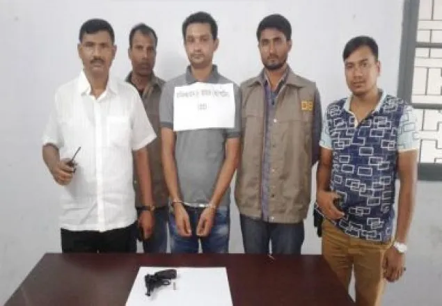 খুলনায় অস্ত্রসহ সন্ত্রাসী ক্যাপটেন গ্রেপ্তার