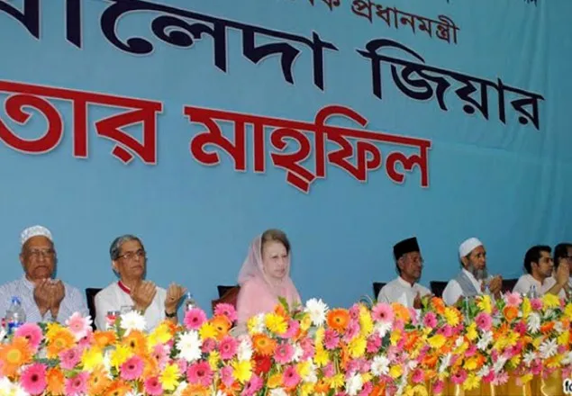 বিভিন্ন পেশার মানুষের সঙ্গে খালেদার ইফতার