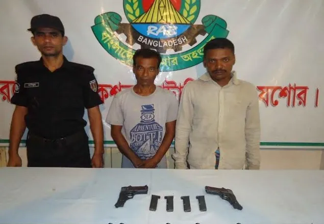 বেনাপোলে ২ টি বিদেশী পিস্তলসহ আটক ২
