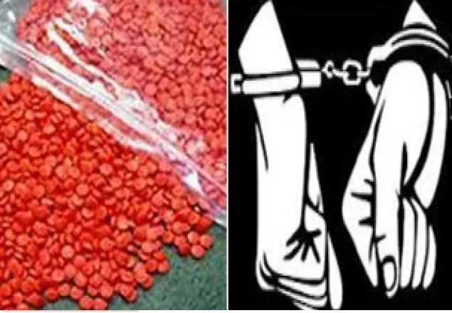 হিলিতে টাকা-ইয়াবাসহ আটক ২