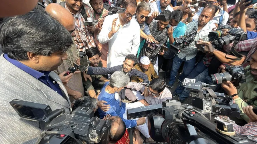 গণতন্ত্র মঞ্চের মিছিলে পুলিশের লাঠিচার্জ, সাকি আহত