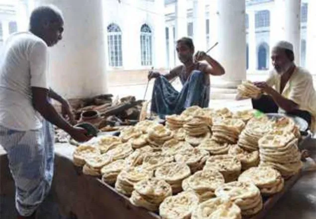 পশ্চিমবঙ্গের মুর্শিদাবাদে এখনো চলে নবাবি ইফতার