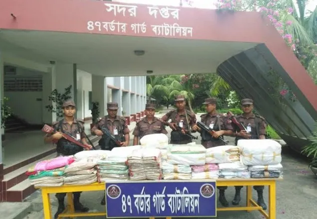 কুষ্টিয়ায় ২১ লক্ষ টাকার ভারতীয় কাপড় আটক