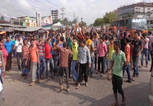 গাজীপুরে পোশাক শ্রমিকদের মহাসড়ক অবরোধ