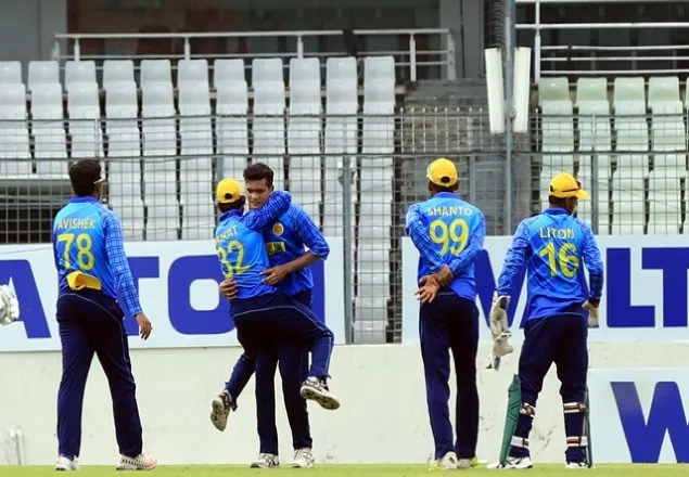 আবাহনীকে জেতালেন বোলাররা