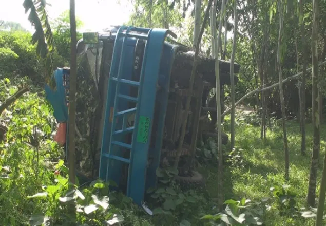 মির্জাপুরে দুই ট্রাকের সংঘর্ষে চালক ও হেলপার নিহত