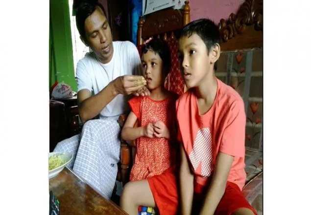 তিনিই বাবা তিনিই মা