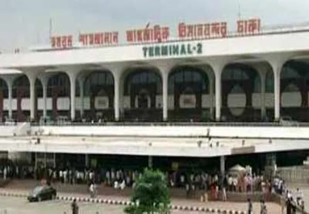 শাহজালালে ৩৭০০ কার্টন বিদেশি সিগারেট জব্দ আটক ২