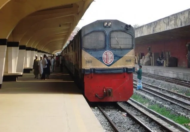 কমলাপুরে ট্রেনে কাটা পড়ে অজ্ঞাত নারীর মৃত্যু 