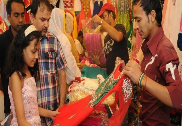 নড়াইলে ঈদের কেনাকাটা: দরিদ্রের সামর্থ্যের বাইরে অধিকাংশ পোশাক