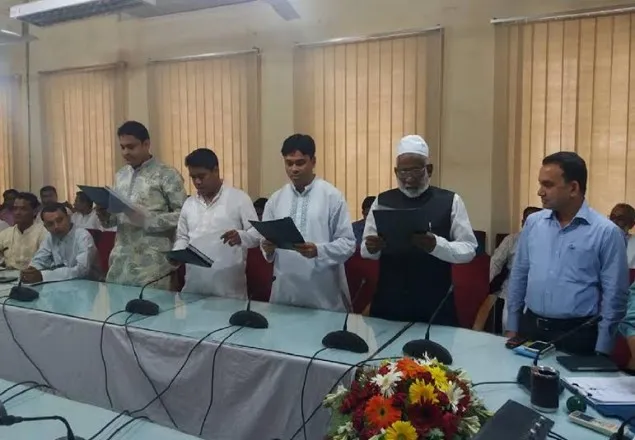 নোয়াখালী পৌরসভার নবনির্বাচিত মেয়র ও কাউন্সিলরদের শপথ গ্রহণ