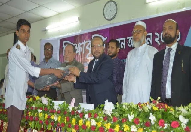 সুবিধা বঞ্চিত শিক্ষার্থীদের মাঝে ইসলামী ব্যাংকের শিক্ষাবৃত্তি বিতরণ