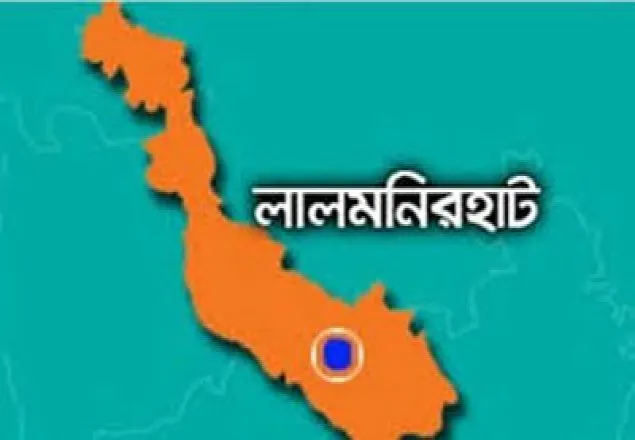 লালমনিরহাটে সড়কে থ্রি হুইলার চালুর দাবিতে মানববন্ধন