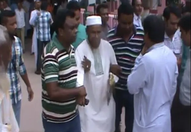 সাদা পোশাকে চেয়ারম্যানকে গ্রেফতার