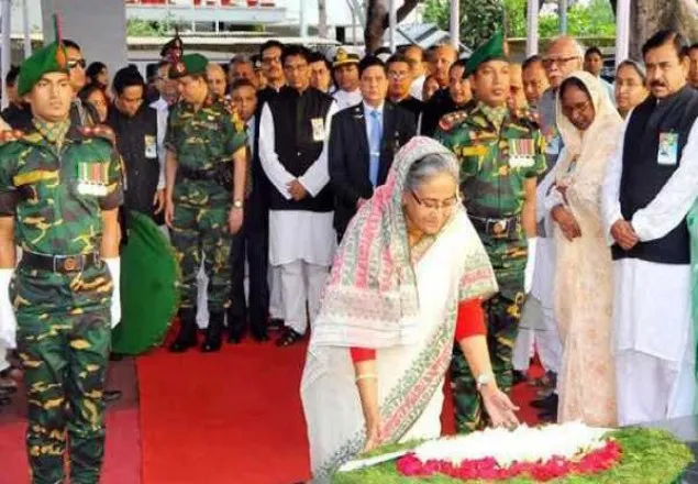 বঙ্গবন্ধুর প্রতিকৃতিতে প্রধানমন্ত্রীর শ্রদ্ধা নিবেদন
