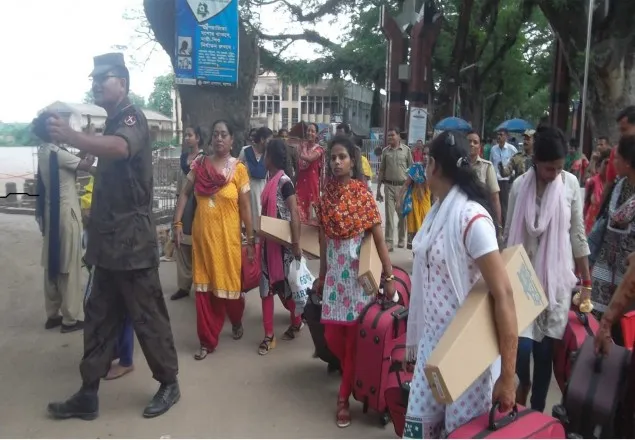 পাচার হওয়া ১১ কিশোরী কে বেনাপোল চেকপোষ্ট দিয়ে হস্তান্তর