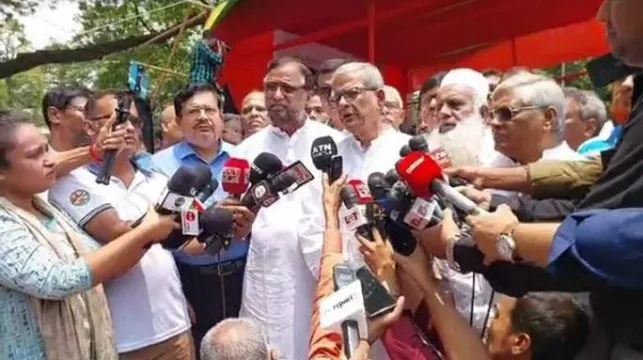 বিভাজন থেকে বেরিয়ে এসে গণতন্ত্র প্রতিষ্ঠার জন্য কাজ করা উচিত : মির্জা ফখরুল