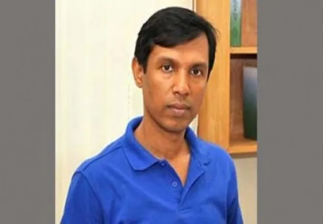 গভীর রাতে পুলিশ ধরে নিয়ে গেছে বাবুল আক্তারকে