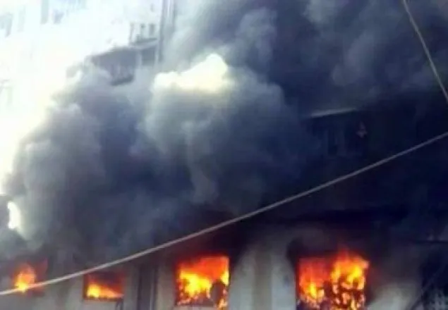 রাজধানীর মিরপুরে বহুতল ভবনে আগ‍ুন