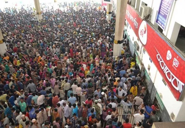 ট্রেনের টিকিট:শেষদিনেও উপচে পড়া ভির