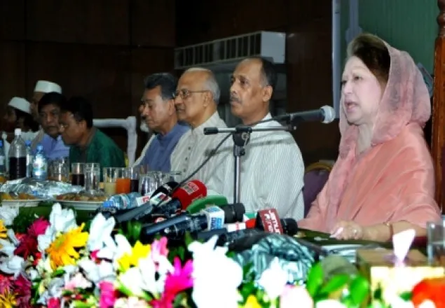 সরকারকে বৃটেনের পথে হাঁটার আহবান খালেদার