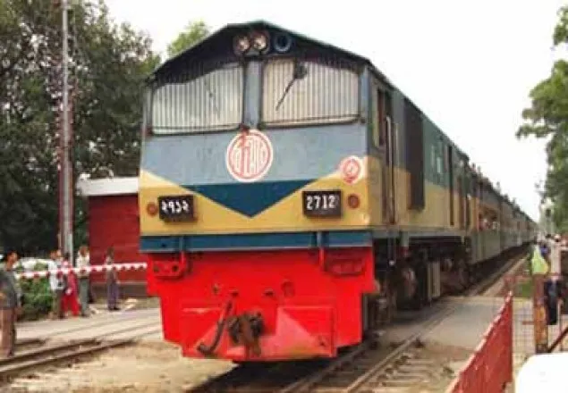 রাজধানীতে ট্রেনের ধাক্কায় আহত তরুণীর মৃত্যু