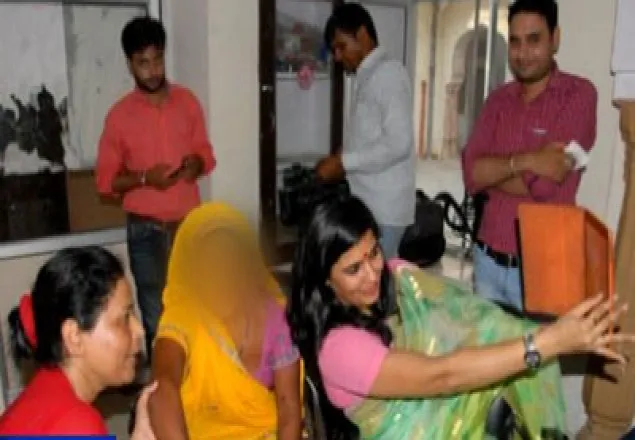 ধর্ষিতার সঙ্গে হাসিখুশী সেলফি, সমালোচনায় নারী কমিশনার