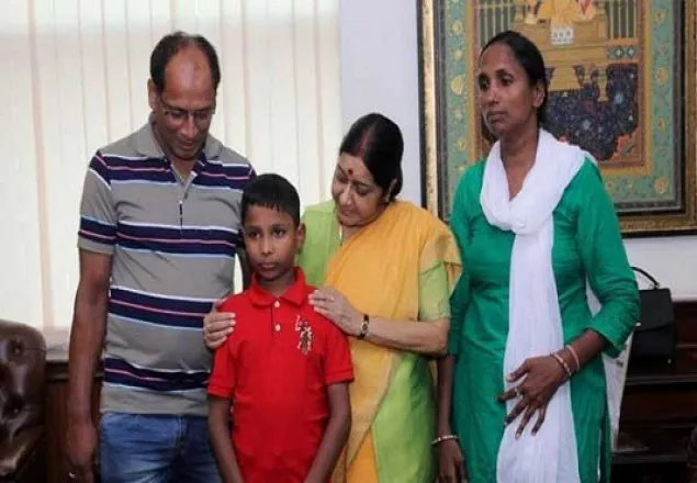 মায়ের কোলে ফিরল পাচার হওয়া সনু