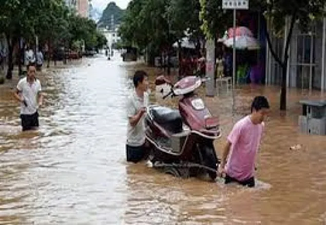 চীনে ভারী বন্যায় ১৮০ জনের প্রাণহানি