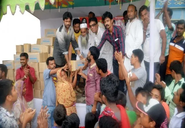 নারায়ণগঞ্জে গরীব ও অসহায়দের মাঝে ঈদ খাদ্য সামাগ্রী বিতরণ