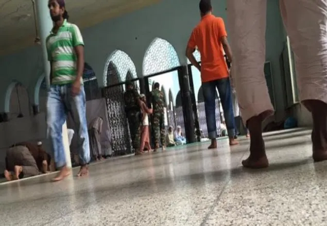 নাশকতা প্রতিরোধে জাতীয় মসজিদে সশস্ত্র সেনা মোতায়েন
