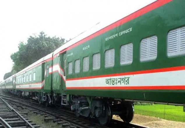 যাত্রী সংকটে ১৬ ট্রেনের যাত্রা বাতিল