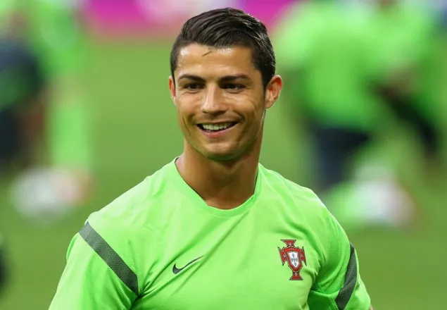 রোনাল্ডো নৈপুণ্যে ফাইনালে পর্তুগাল
