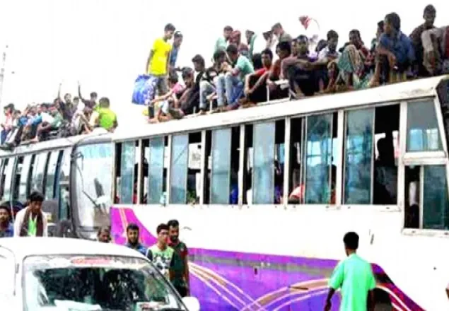 রাজধানীমুখী যাত্রীদের থেকে তিনগুণ ভাড়া আদায়