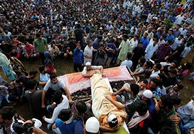 আবারও উত্তপ্ত কাশ্মীর: নিহত বেড়ে ৩৩