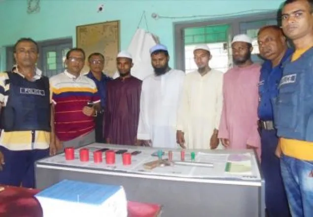 জঙ্গি সন্দেহে কুয়েট ছাত্রসহ আটক ৬