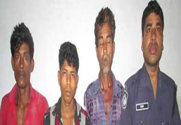 রামগতিতে তিন দস্যু আটক
