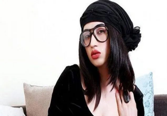 বিতর্কিত মডেল কান্দিল ভাইয়ের গুলিতে নিহত 