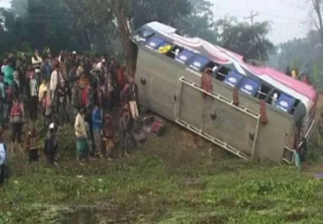 রায়পুরে স্কুলবাস খাদে পড়ে আহত ১০