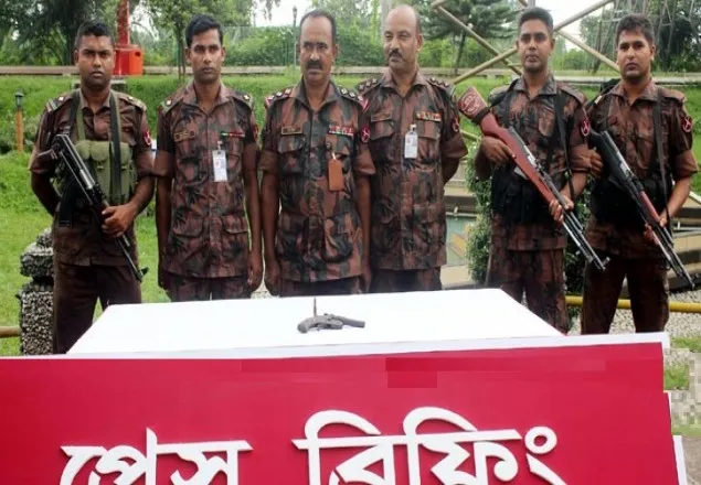 হরিপুর সীমান্তে গুলিসহ পিস্তল উদ্ধার
