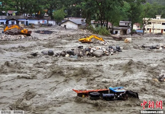 চীনে বন্যায় নিহতের সংখ্যা ৭৫