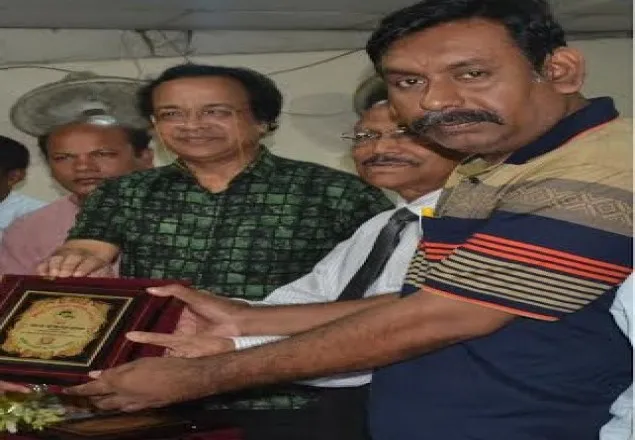 লায়ন গনি মিয়া বাবুল মাদার তেরেসা পদকে ভূষিত